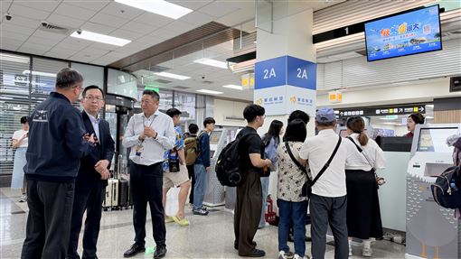 林國顯視察雙十節連假疏運，籲旅客留意天候、妥善規劃行程。（圖／交通部提供）