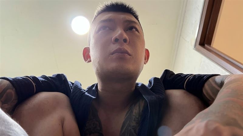 上廁所一定蹲的！鳳梨無奈：不然會沾到水