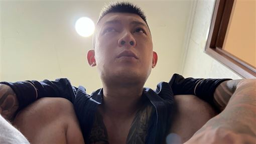 上廁所一定蹲的！鳳梨無奈：不然會沾到水