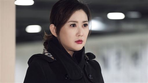 陳珮騏捧「女兒」骨灰罈：最後一次抱妳