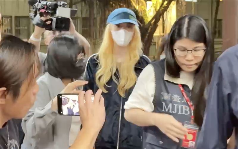獲選2026JKF百大女郎的Cindy史欣平,因涉賄選案,被移送北檢複訊。(圖/翻攝畫面)