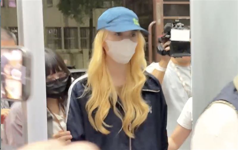 獲選2026JKF百大女郎的Cindy史欣平，因涉賄選案，被移送北檢複訊。（圖／翻攝畫面）