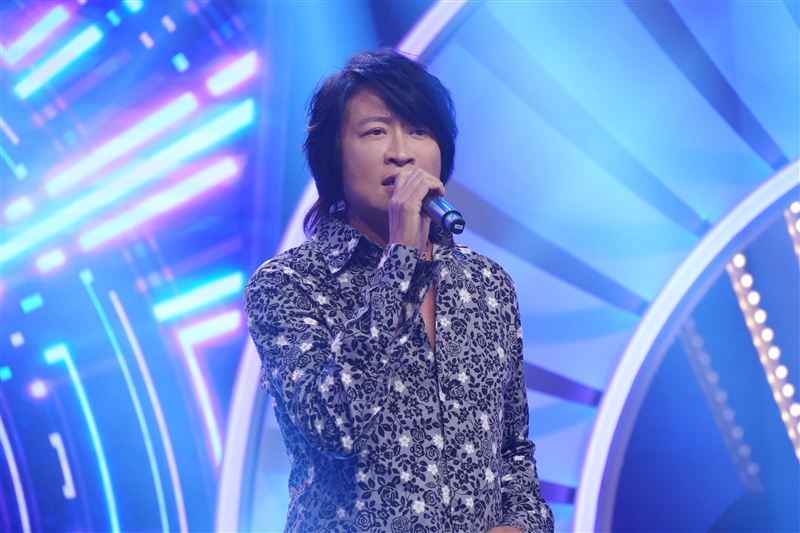 節目上游鴻明帶來〈戀上一個人〉、〈繁華攏是夢〉等經典歌曲。(圖/華視提供)