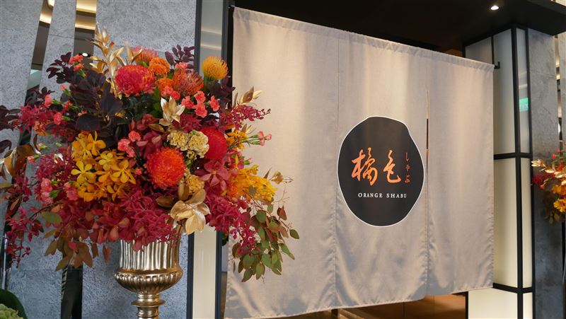 橘色涮涮屋近日因龍蝦料理方式不妥,遭網友抨擊。(圖/資料照)