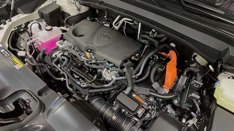 動力採2.5升油電系統,綜效245匹馬力。(圖/翻攝Toyota網站)