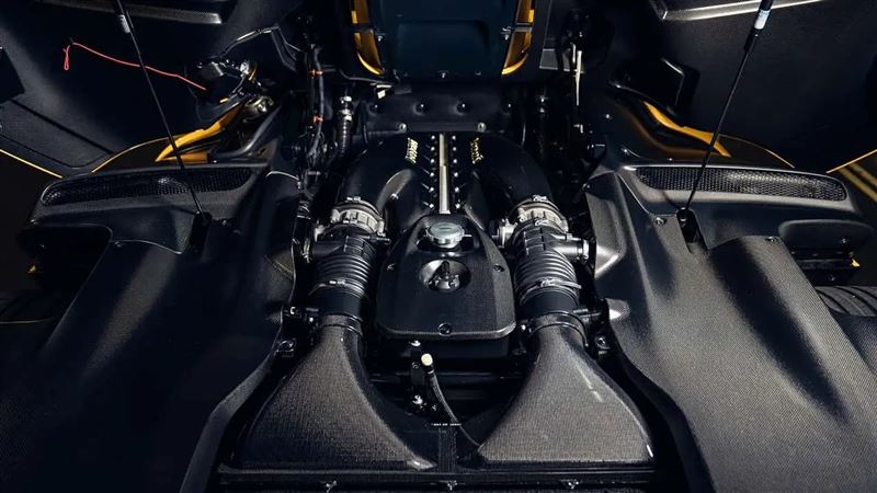 搭載6.5升自然進氣V12引擎,最大輸出829匹馬力。(圖/翻攝RM Sotheby’s網站)