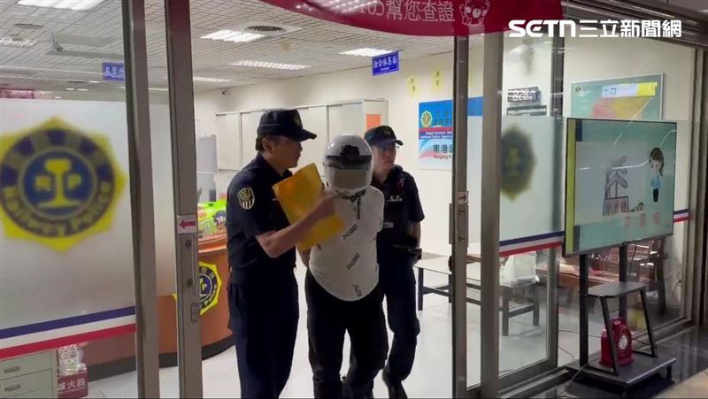 台北市南港火車站排煙室發生火警,詹姓保全被依公共危險罪嫌送辦。(圖/翻攝畫面)