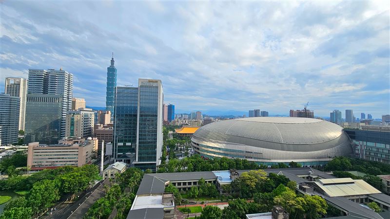 國慶連假臺北大型活動及演唱會接力登場,帶動旅遊住宿需求,臺北市訂房率近8成、居全臺之冠。(圖/台北觀傳局提供)