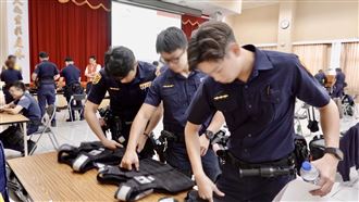 警政署購戰術防彈衣　開放第一線員警試穿