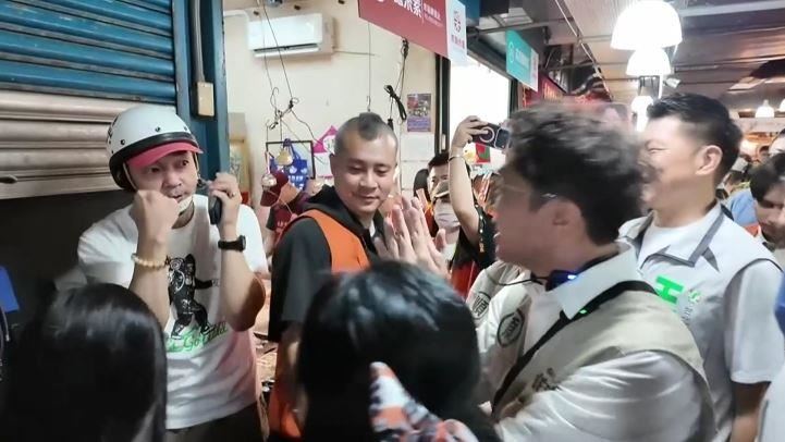 全聯先生也追洋流！揪沈伯洋自拍喊加油
