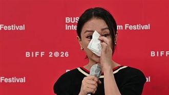 周迅釜山影展突淚崩　哽咽憶好友離世