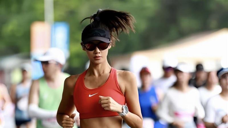 網紅跑馬拉松作弊　成績遭取消、代言掰了
