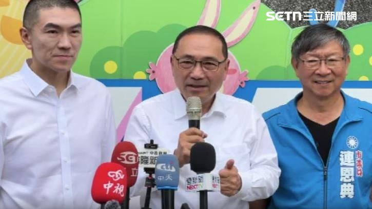 新北市長侯友宜(中)合體謝國樑(左)掃街拜票