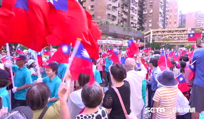 蔣萬安出席大安區活動,現場大批長輩到場。(圖/翻攝畫面)