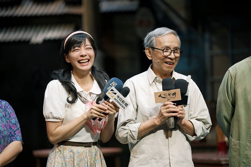 吳念真（左）攜手林雨宣（右）等演員出席綠光劇團《人間條件三》總彩排記者會。（圖／綠光劇團提供）