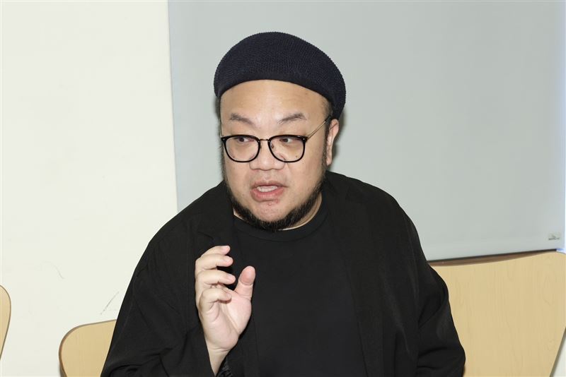 葉天倫出席《小包袱》金鐘入圍媒體茶敘,談及未來戲劇題材規劃,並評論逸祥模仿沈伯洋一事。(圖/記者田俊彥攝影)