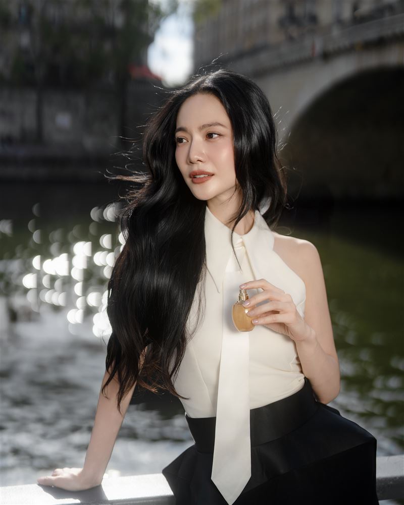 曾之喬在河畔邊留下美照。（圖／星星相藝提供）