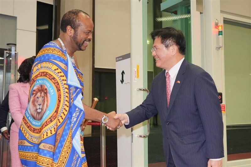 史瓦帝尼王國國王恩史瓦帝三世率團訪台參加國慶大典。(圖/外交部提供)