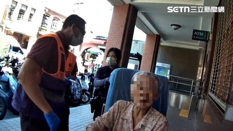 八旬婦跌坐迪化街　包包竟裝有2177萬金條