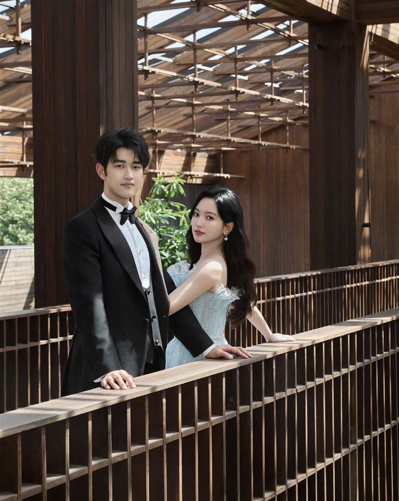 金莎嫁給小19歲的孫丞瀟。(圖/翻攝自微博)