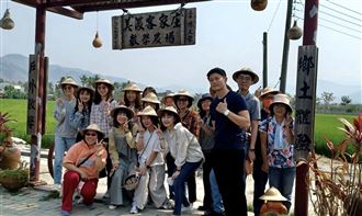 美濃客家庄升級！免裝備入住合掌屋