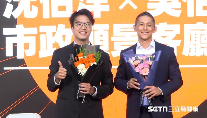沈伯洋與吳怡農合影。(圖/翻攝畫面)