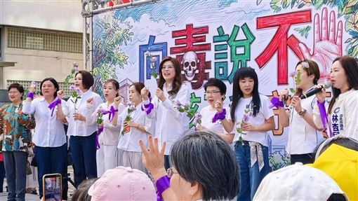 國民黨主席鄭麗文，9日率領國民黨多位女性民代包含李彥秀、徐巧芯等人，舉辦「向毒說不，我的孩子我守護」活動。（圖／翻攝自鄭麗文臉書）