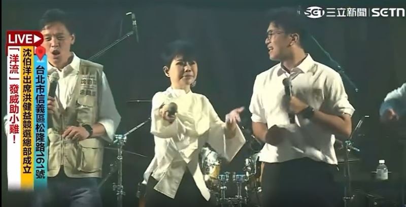 詹雅雯(左)登台力挺沈伯洋。(圖/翻攝三立新聞台)