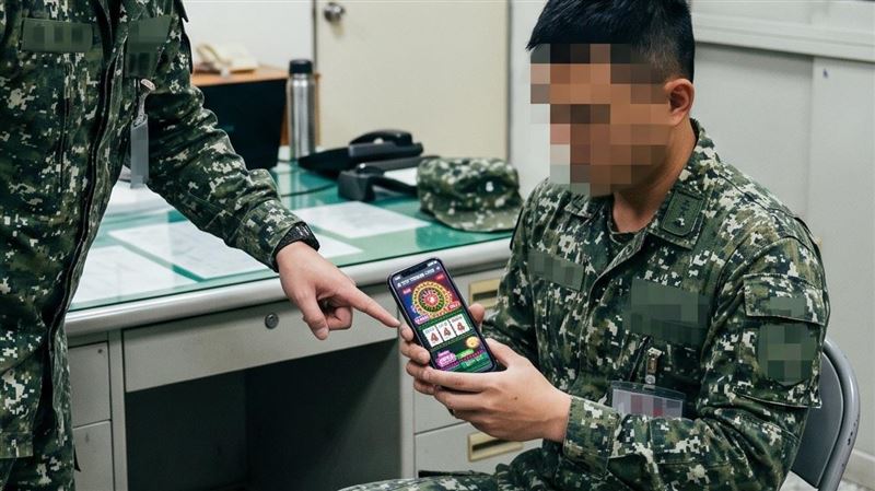 沉迷博弈手機忘關畫面被逮…上士慘丟飯碗