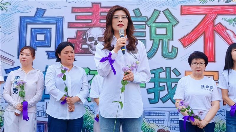 抹毒社工挨轟、網怒灌臉書　李彥秀回應了