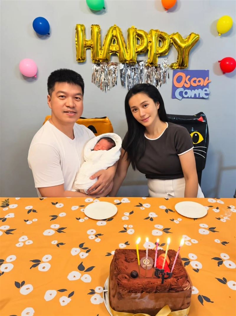 演員許鈞鈞在國慶當天,同時也是自己的生日升格當媽媽。(圖/翻攝自許鈞鈞臉書)