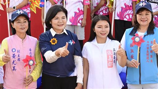 張嘉郡出席雲林國慶升旗健走　與鄉親迎接