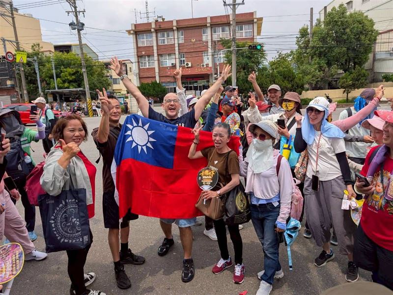 吳鳳發文祝賀國慶日,同時也是他在台灣度過的第20個國慶日。(圖/翻攝自吳鳳 Rifat臉書)