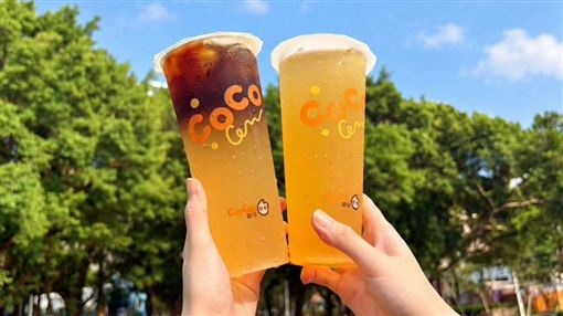CoCo都可全新推出金蘋系列「金蘋美式」、「金蘋烏龍」。(圖／CoCo都可提供）