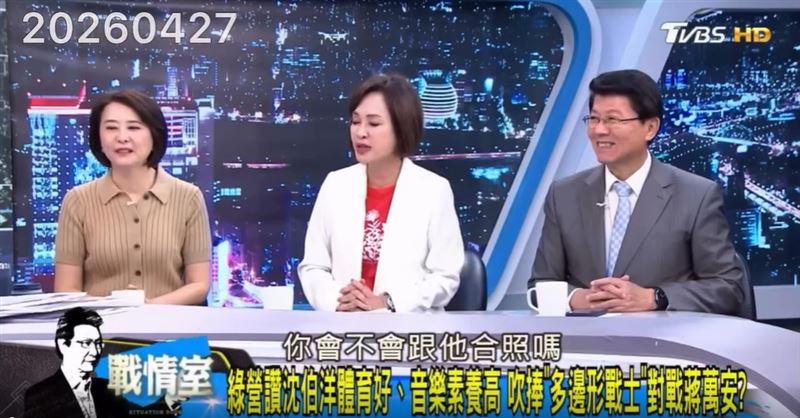 柯志恩（中）訕笑高嘉瑜，「妳這麼欣賞他會不會跟他合照」，王鴻薇（左）答腔，「以後港湖看板都有沈伯洋」。（圖／翻攝少康戰情室YT）