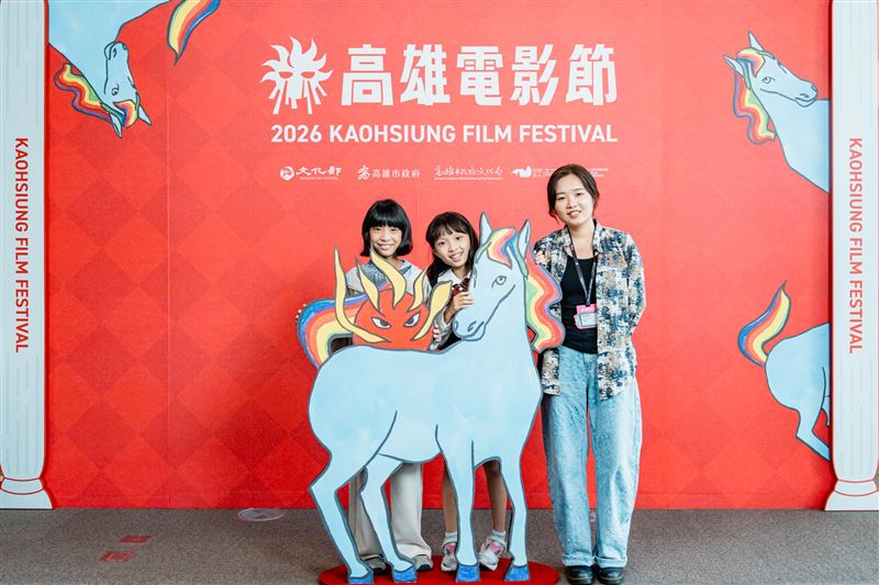 《那天,我把鯨魚送回大海》演員謝以諾、演員林瑜恩、導演張婉兒。(圖/高雄電影節提供)