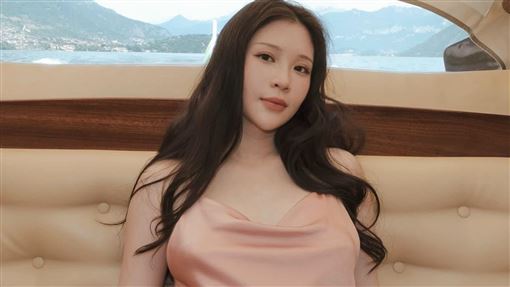 雞排妹生了！國慶日半小時產下雙胞胎女兒