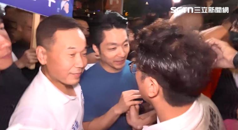蔣萬安進廣照宮　全場喊：台北市長沈伯洋