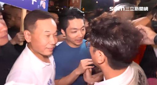 蔣萬安、沈伯洋短兵相接。（圖／翻攝畫面）