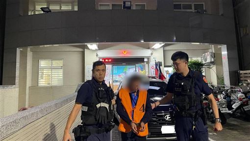 高雄男持刀割妻頸！她濺血嚇壞躲超商求救