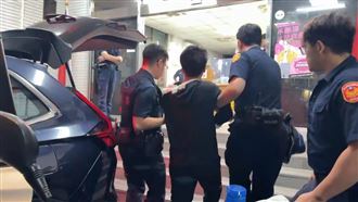夜市毆14歲少年！大叔遭起底是白狼前隨扈