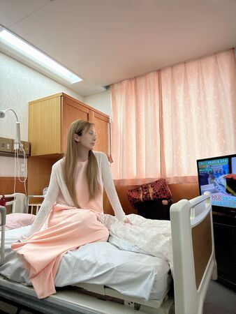 桃華繪里異常出血忍了4年,最後確診癌症,摘除子宮做化療。(圖/翻攝自IG@_momoka828_)