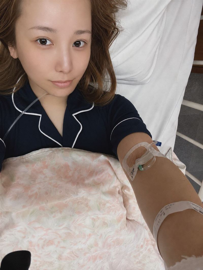 桃華繪里透露自己異常出血忍了4年，最後確診癌症，摘除子宮卵巢。（圖／翻攝自IG@_momoka828_）