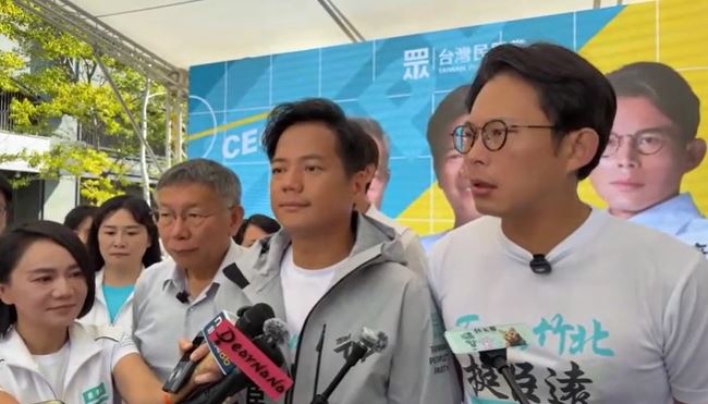 黃國昌與柯文哲出席出席竹北市長候選人邱臣遠競總成立大會受訪。(圖/翻攝畫面)