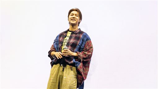 韓星來台大跳伍佰歌曲　挑戰爆紅閃身步