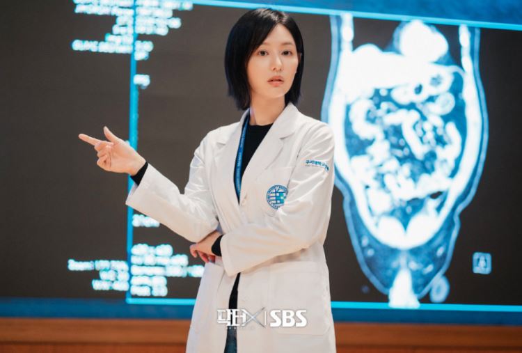 《Doctor X:白色黑手黨時代》翻拍自日劇《派遣女醫X》。(圖/翻攝自SBS IG)