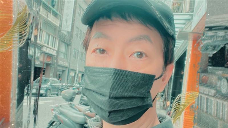 粘立人戴口罩上街仍被認出　本人反應曝