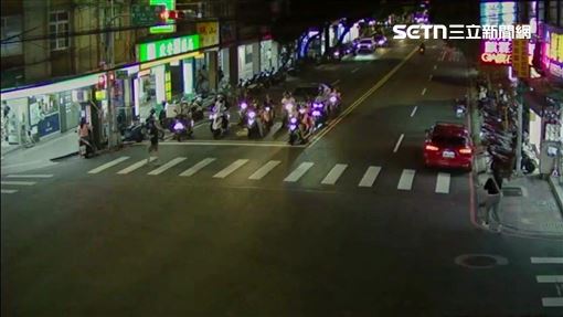 新北女拿假金鍊變賣　詐銀樓132萬秒遭逮