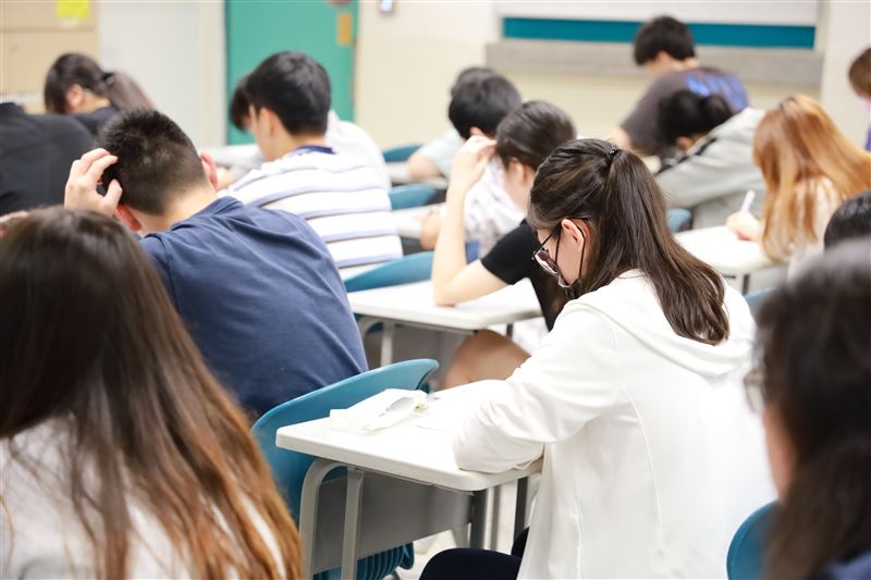 「英語超新星大賞&mdash;TOEIC Bridge英語學習獎學金計畫」結合英語能力評量與學習心得，從不同面向看見校園英語學習成果。（圖／忠欣公司提供）