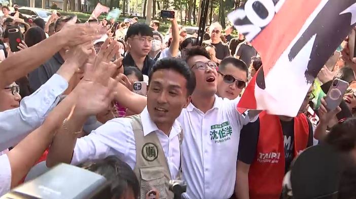 民進黨台北市長參選人沈伯洋今(11)日下午出席郭凡競總成立。(圖/翻攝畫面)
